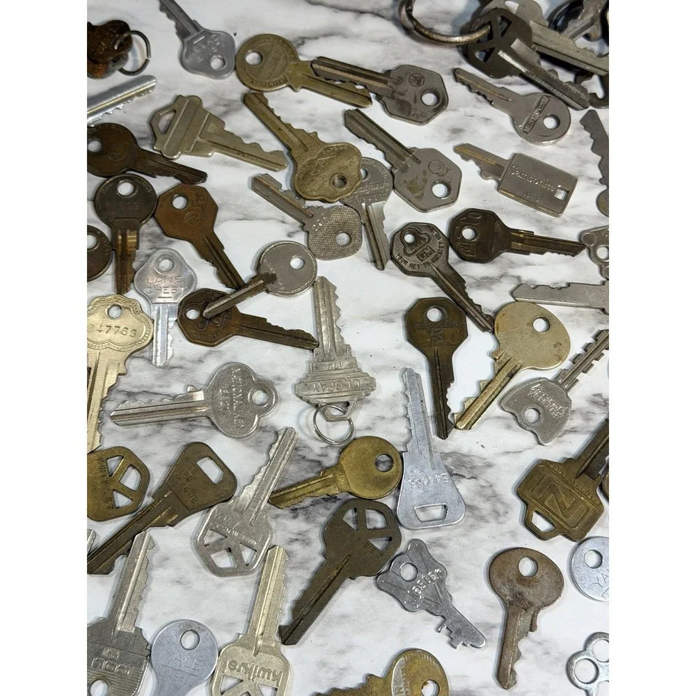 VTG KEYS 113 OVER 1LB~ GM, HOUSE, MASTER, VW, SAMSONITE, CHICAGO LOCK ETC (2593)
